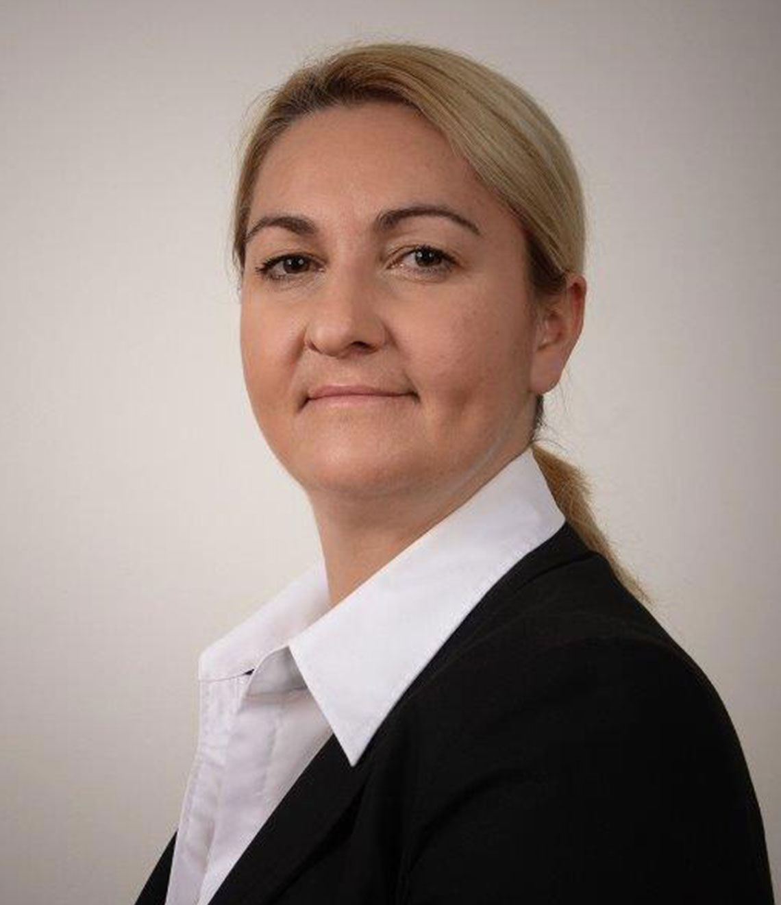 Portrait von Kathrin Bratke, Geschäftsführung Gewobag EB, Bereichsleitung Strategische Unternehmensentwicklung und Chief Sustainability Officer